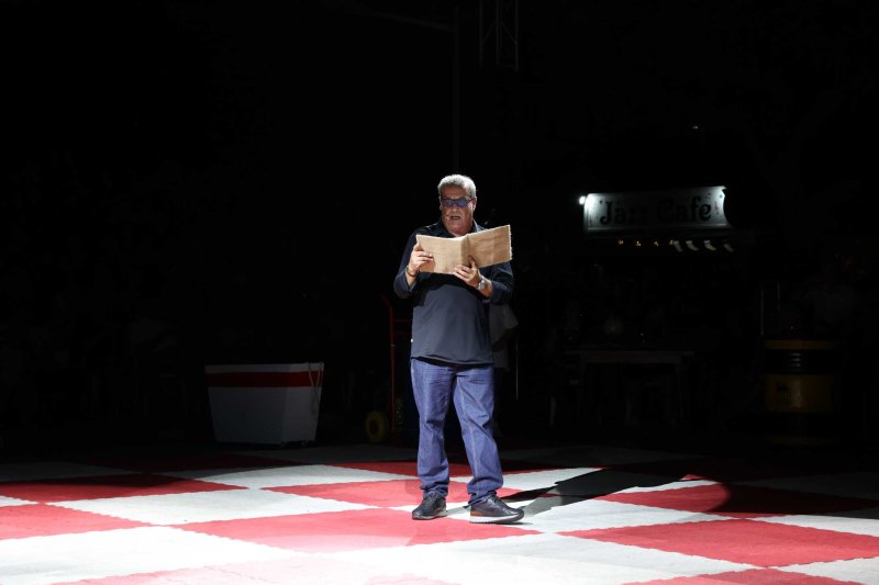 Y los mares sucumben ante la acción depredadora y el egoísmo de la humanidad en los Escacs Vivents de Xàbia  Y los mares sucumben ante la acción depredadora y el egoísmo de la humanidad en los Escacs Vivents de Xàbia